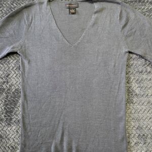 Banana Republic 100% Silk V-Neck Gray Short Sleeve Sweater Top BEAUTIFUL- J205